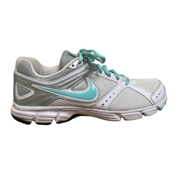 Nike Women’s 10.5 Running Shoe - Picture 4 of 12